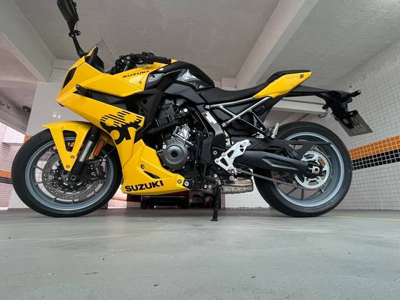 SUZUKI GSX-8R SUZUKI GSX-8R
